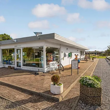 Holiday home Gorgeous In With Kitchen